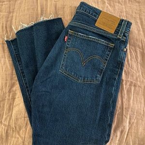 Levi’s wedgie fit straight leg jeans in dark wash.